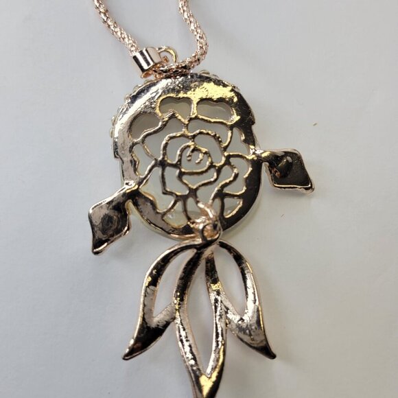 Fish Pendant Necklace - Picture 6 of 12